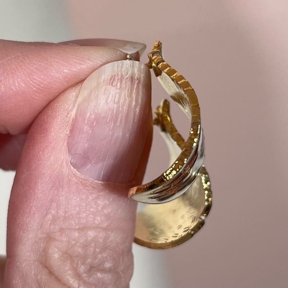 Vintage 1980 90 Bohemian Cloisonné enamel Butterfly gold Mobwife earrings - Picture 4 of 14